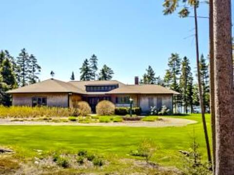 Private Contemporary Cottage on 6-acre Peninsula!
