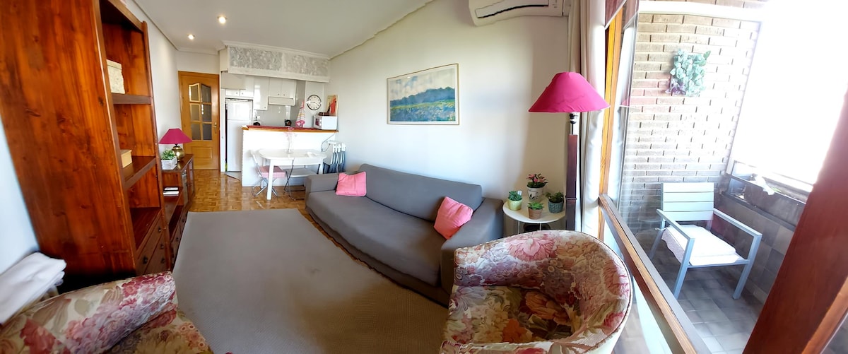 Top Airbnb: Apartment. Free parking. Santiago Bernabeu in Tetuán