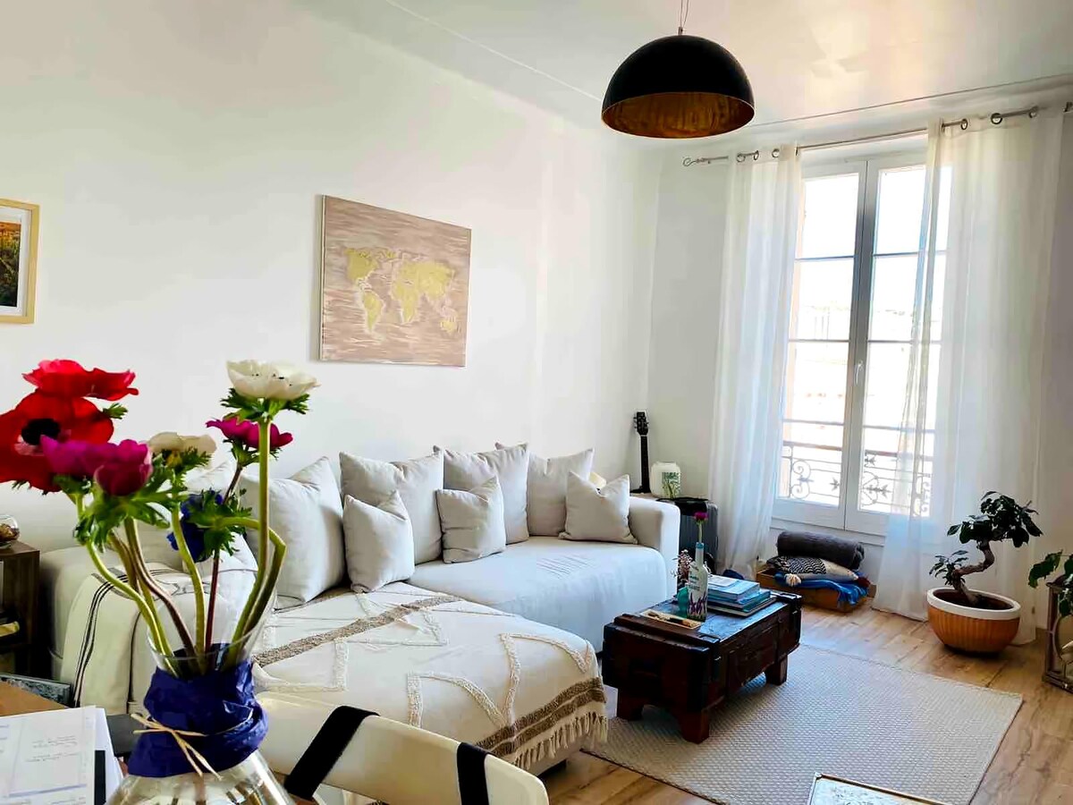 Successful Airbnb property: Palais Festivals 500 meters • Marche Forvile • Beach • AC in Cannes