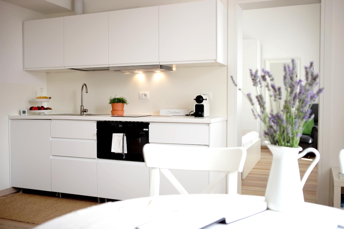 Top Airbnb: THE RIVERSIDE SUITE with POOL easy to reach Venice à Mira