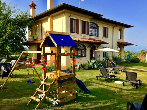 VILLA WITH BEAUTIFUL LAKE VIEW AND CHILDREN AREA