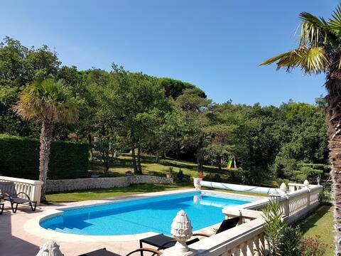 Villa in Drome Provençale. Beautiful services.