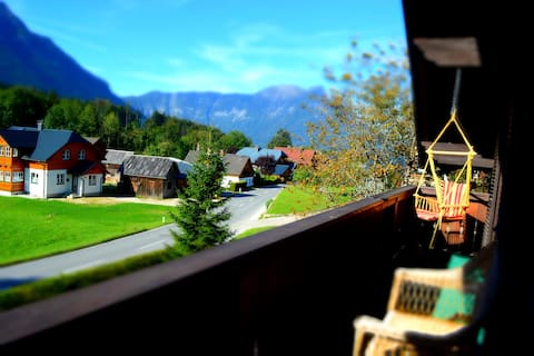 Gorgeous Traditional Family House & Mountain View