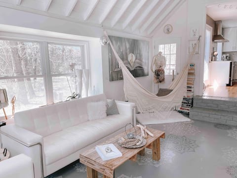 3/2 Artist Studio Retreat (20 mi. from Nashville)