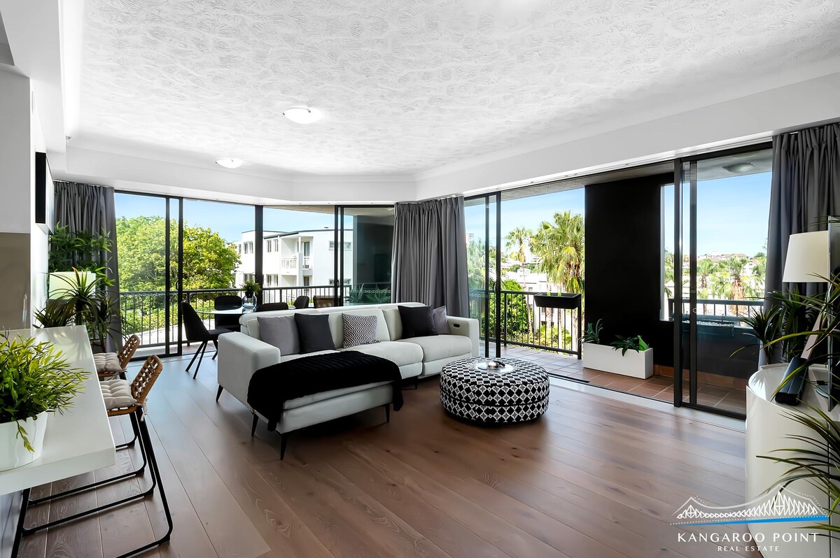 Successful Airbnb property: Spacious Three Bedroom Unit with Parking & Wifi in Kangaroo Point