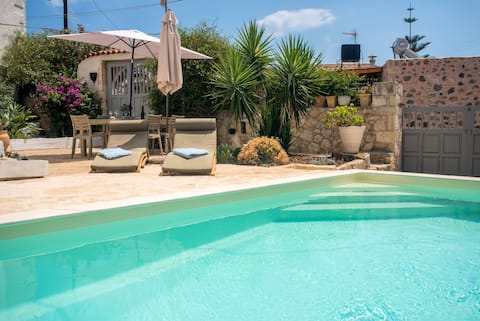 Villa Oraia - village house with private pool