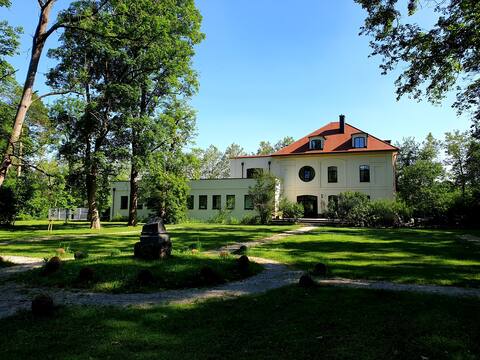 Munich Unique: Living in the Manor 1