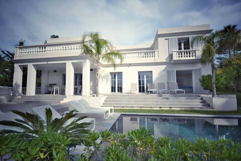 Cannes, perfect holiday villa with views of Cannes