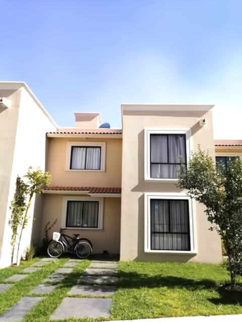 Casa Nuova Pachuca, one minute from ADO from Villas