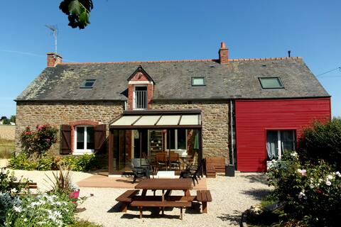 Family home for 14 people 5 minutes from Dinard