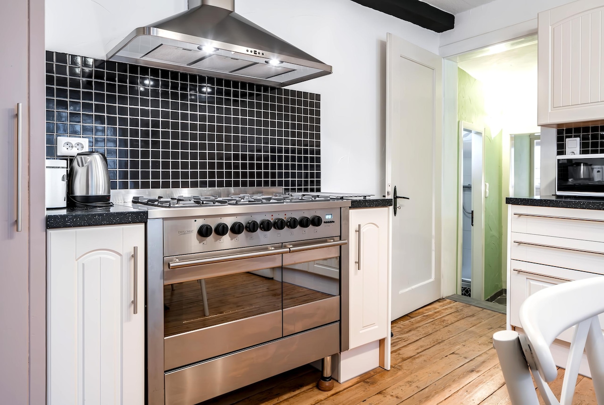 Annonce Airbnb populaire: Alte Seilerei (First Floor, Sleeps 6) à Boppard