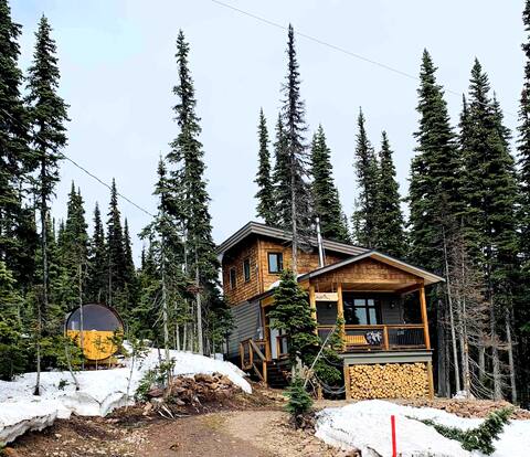 Rid’n@Nine (Sauna Included), Hudson Bay Mountain