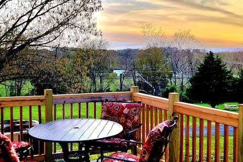 Oak Hill - 2 miles to I-81, Hot Tub, King Bed