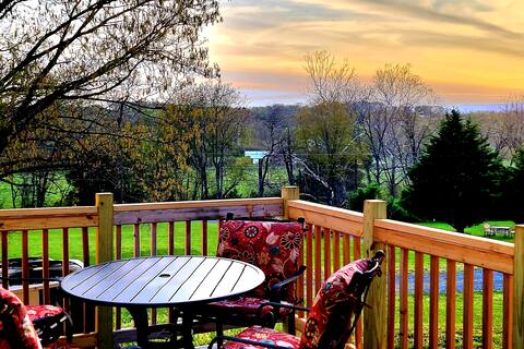 Oak Hill - 2 miles to I-81, Hot Tub, King Bed