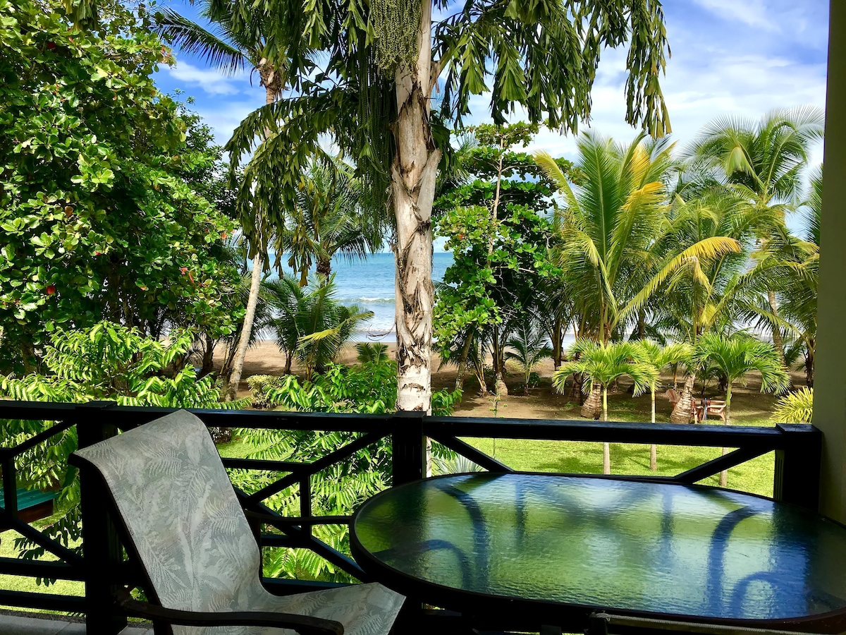 Amazing beach house on peaceful Bahía Bellena