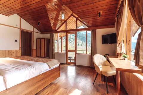 Manali Cottage with a view
