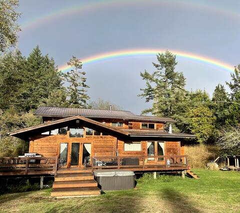 Charming Family Cabin W/ Hot Tub -Near State Parks