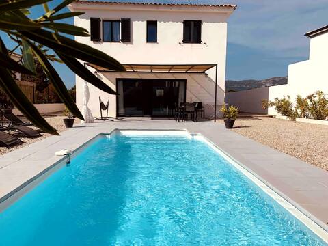 VILLA NOVA 6 people, pool, beach 10min away