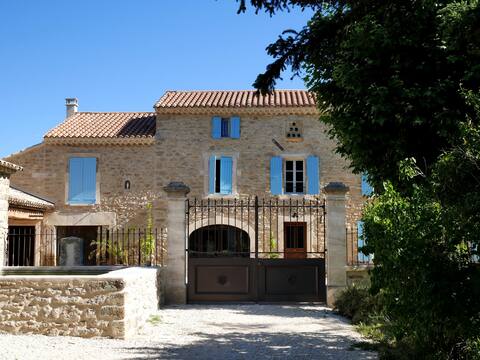 Independent cottage on traditional Provence Domain