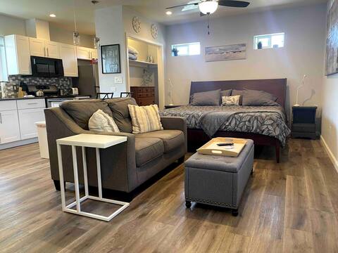 Perfectly Priced Private Studio w/KING BED