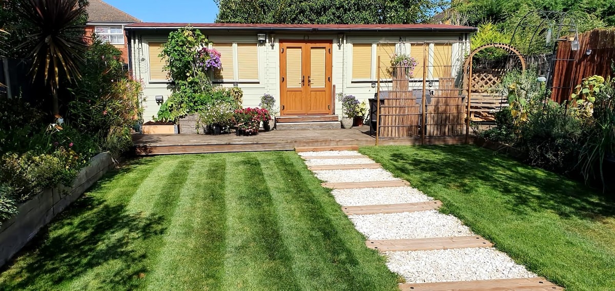 Top Airbnb: Tidal Cabin - seaside themed cabin in Herne Bay à Herne And Broomfield