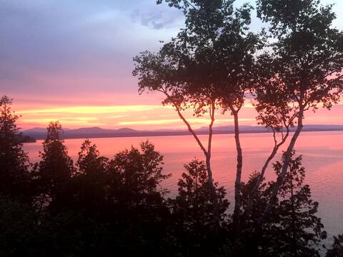 Lake Champlain Summer House with breathtaking view
