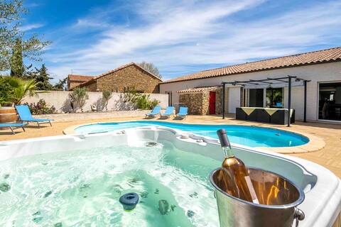 Villa with pool and Jaccuzy