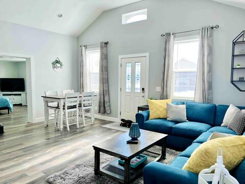 Northside Getaway ~ Modern ~ Spacious