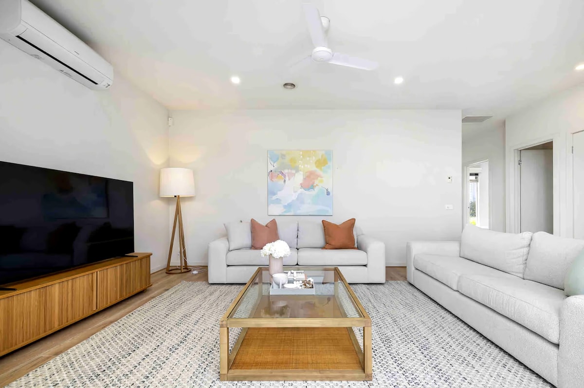 Popular Airbnb listing: Little House on Hove in Rosebud