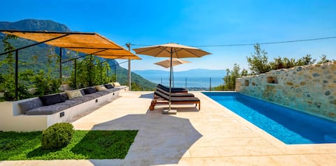 Villa with spectacular sea views, swimming pool