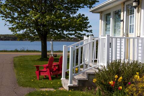Bayside Cottages-WaterfrontHome-AirCondion-laundry