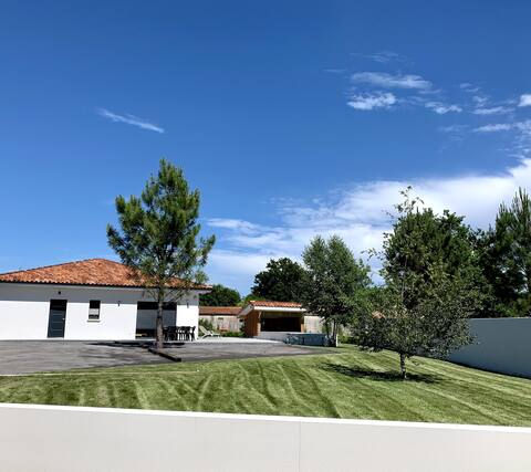 Villa with heated pool 2min from the lake