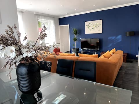 Large 5 bedroom townhouse + landscaped courtyard
