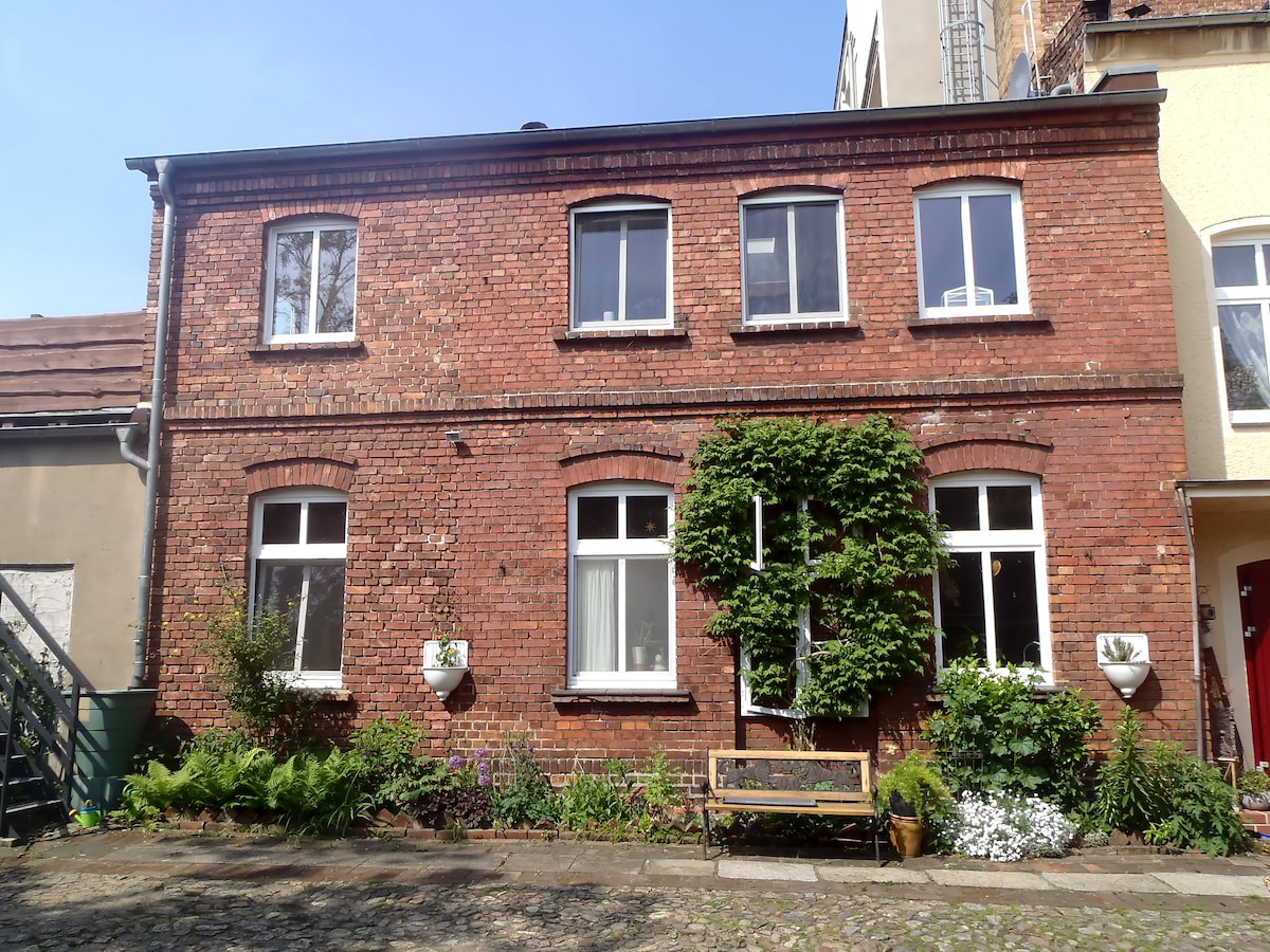 Top Airbnb: Beautiful upper floor near the train station in Cottbus