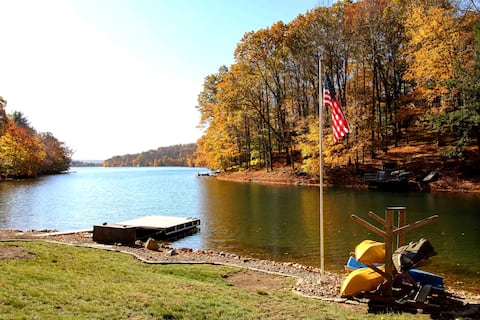 LakeDreams, Luxury 5 Bedroom, Lakefront, Hot Tub