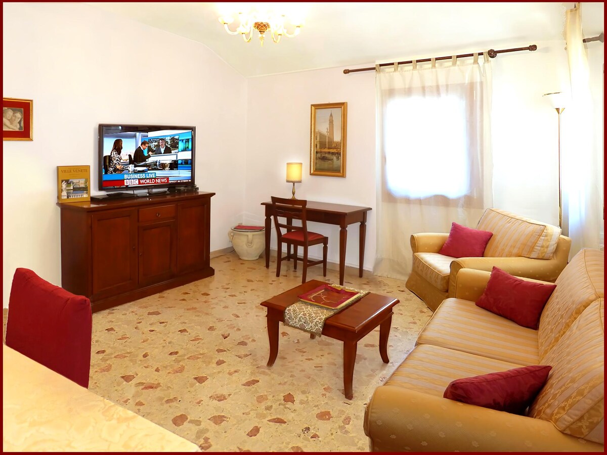 Top Airbnb: Treviso downtown PARKING WI-FI (3A) à Treviso