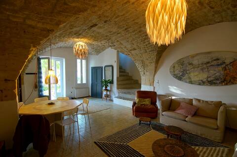 Vigneron & Artist Garden house Junas