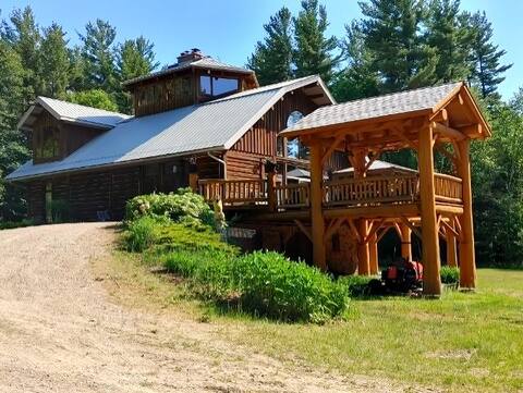 Beautiful log home with views - close to beaches