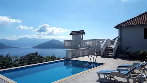 Villa Tiana - 3 bedrooms, pool, stunning views