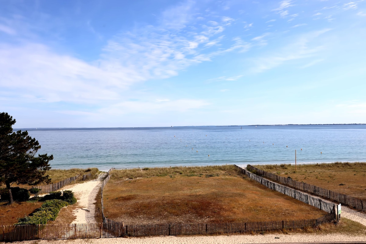Popular Airbnb listing: Carnac "Oh la vue" in Carnac
