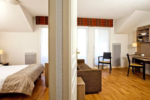Two-bedroom next to Lac Léman, Monts Jura and CERN