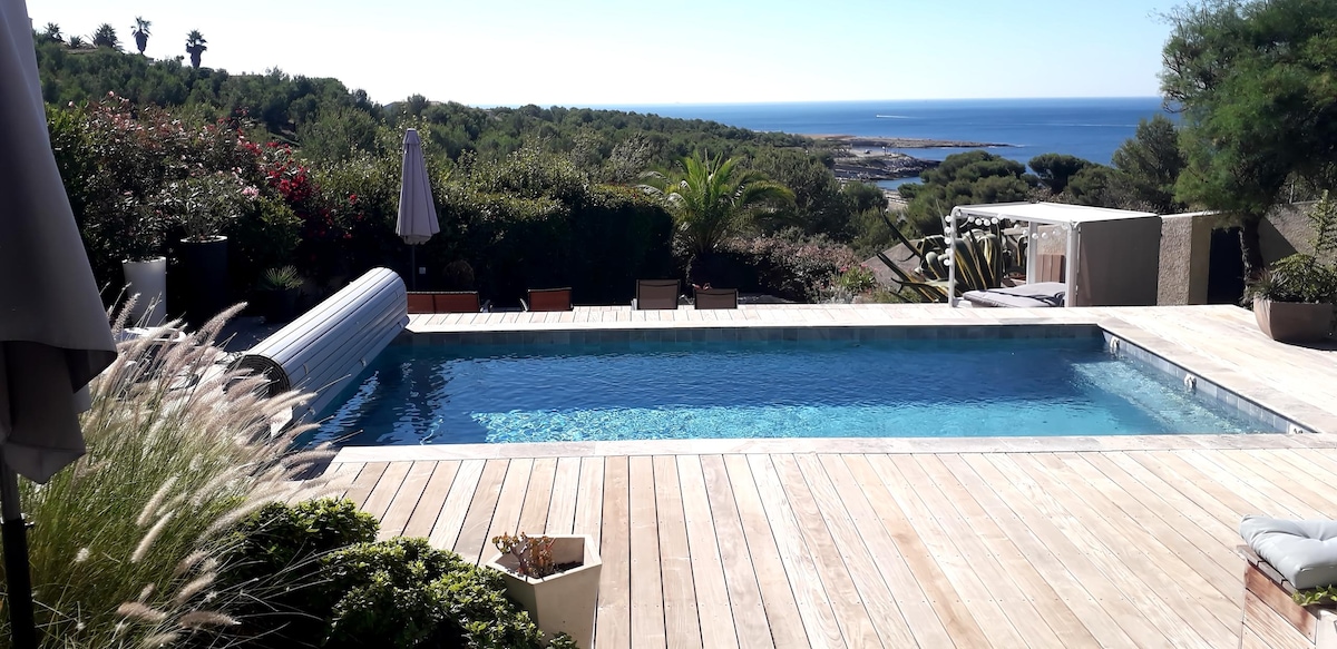 Popular Airbnb listing: Sea view studio sausset les pins in Sausset Les Pins