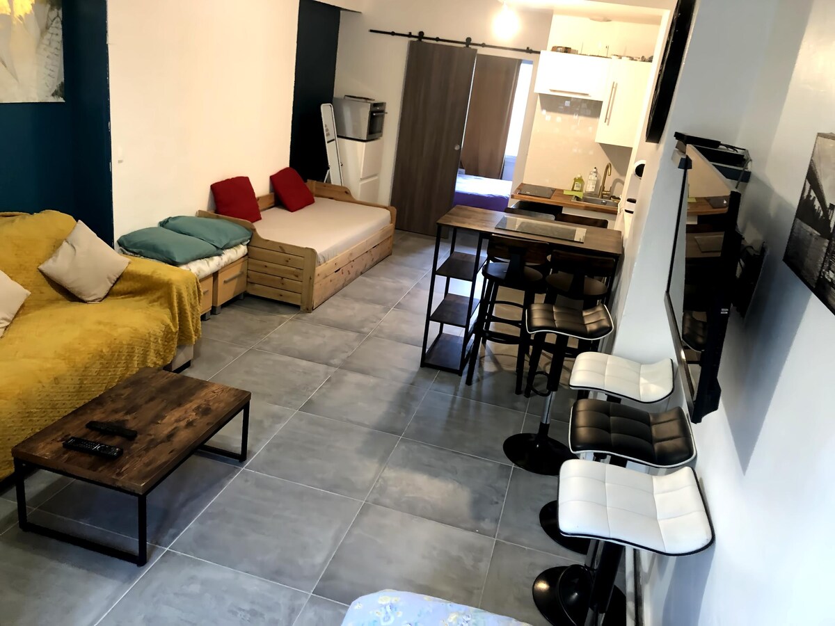 Top Airbnb: City center apartment, parking, air-conditioned à Croix D'argent