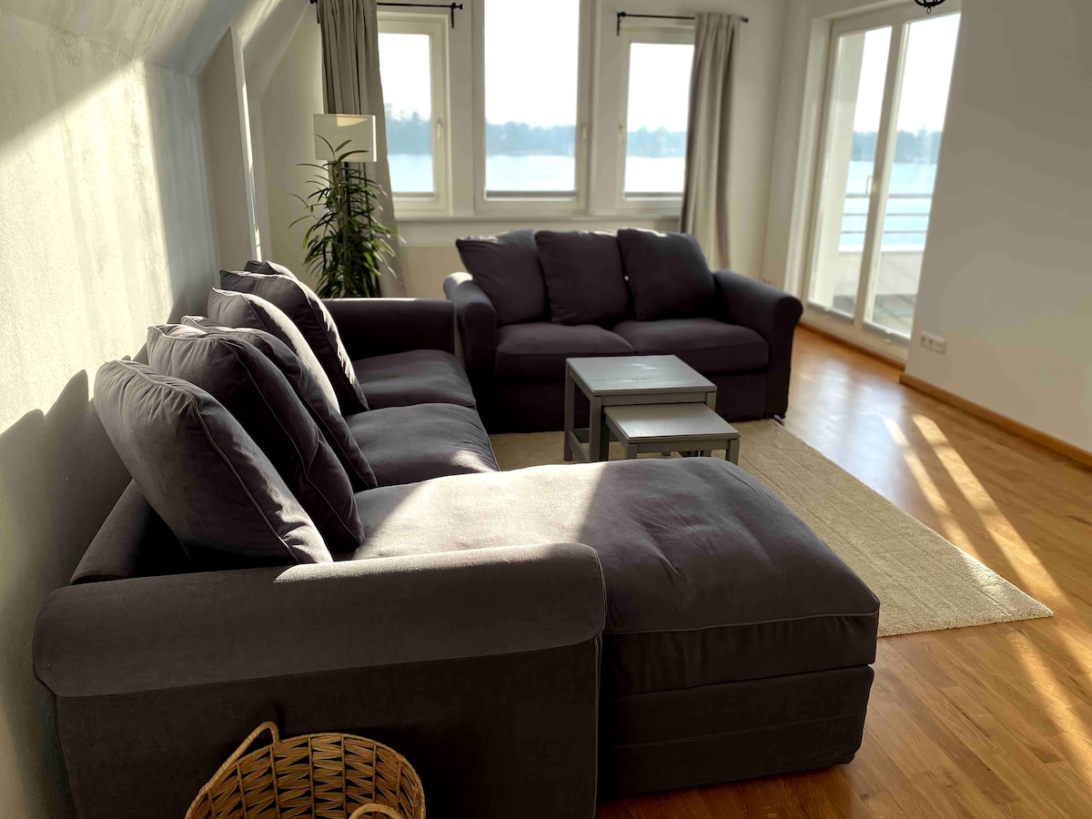 Successful Airbnb property: 140 m² overlooking water and World Heritage Site in Potsdam