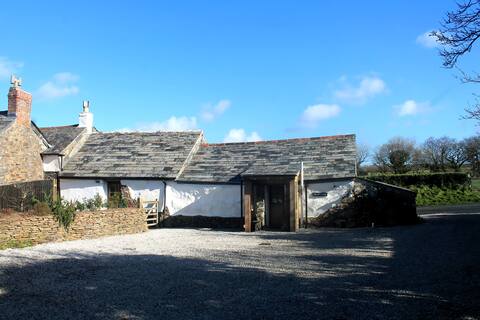 The Old Dairy - luxury beamed cottage in St Kew.