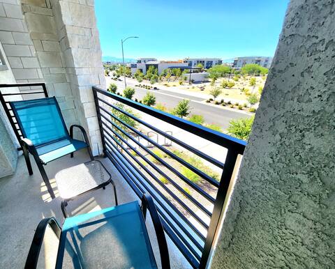 Amazing city views, 7- Miles to Las Vegas Strip!