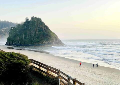 Modern Oceanfront Luxury, Private Steps to Beach