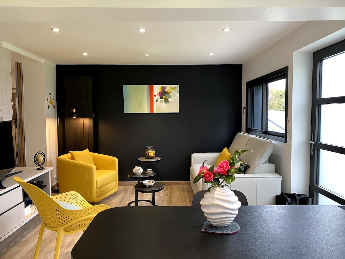 Successful Airbnb property: 42 m2 cottage with terrace and private garden in Morlaix