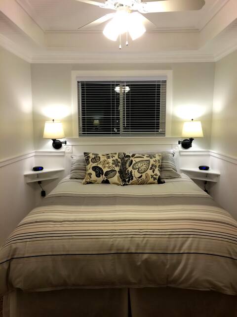 Modern Cottage. Sleeps 8