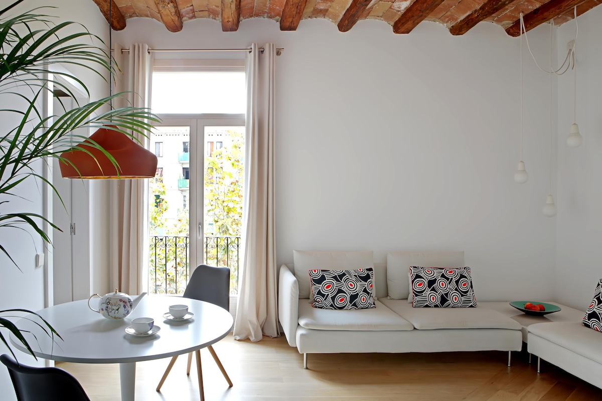 Successful Airbnb property: New Architect Designed Apartment (Now With Lift) in Sant Antoni